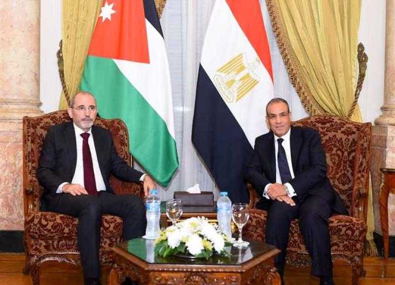 وزير الخارجية ونظيره الأردني يستعرضان جهود تثبيت اتفاق شرم الشيخ للسلام