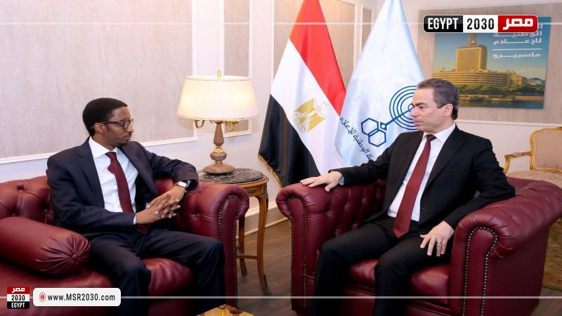 الكاتب أحمد المسلماني رئيس الهيئة الوطنية للإعلام يستقبل وزير الإعلام التشادي قاسم شريف محمد