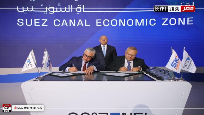 جانب من التوقيع