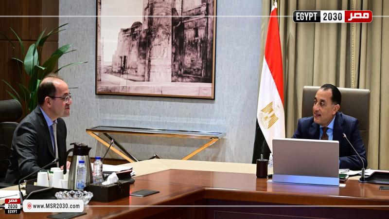 رئيس الوزراء مع وزير المالية