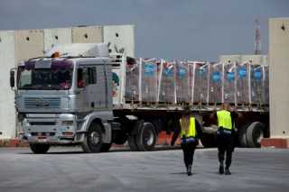 قافلة «زاد العزة» الـ75 تدخل إلى الفلسطينيين بقطاع غزة