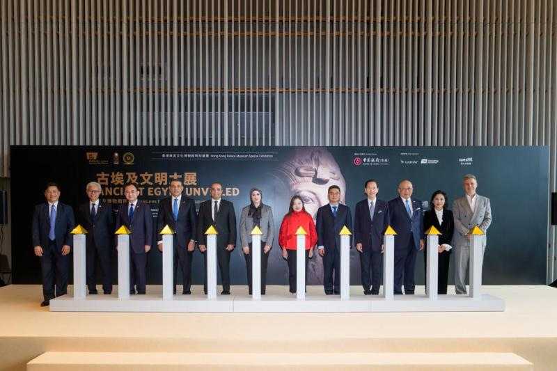 نائب وزير الآثار والأمين العام يفتتحان معرض ”مصر القديمة تكشف عن نفسها”