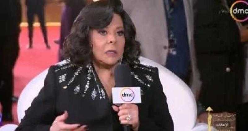 «تقوم بألف سلامة ».. إسعاد يونس تساند تامر حسني