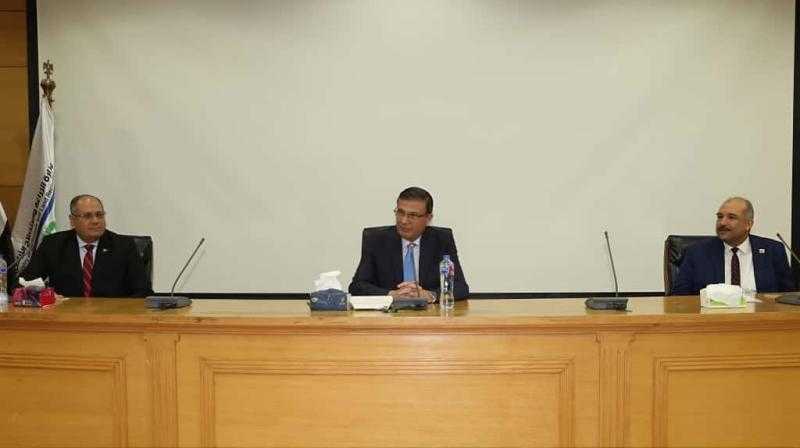 وزير الزراعة يعقد اجتماعا موسعا لمديري مديريات الزراعة ومسئولي حماية الأراضي بالمحافظات