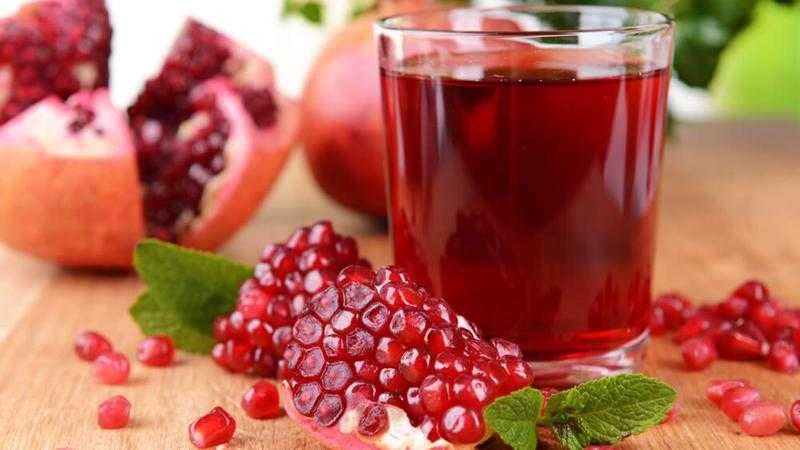 ماذا يحدث لجسمك عند تناول عصير الرمان
