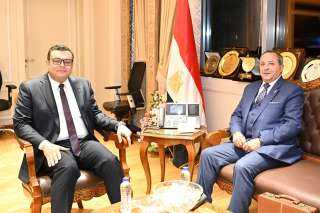 وزير الإسكان يستقبل محافظ بورسعيد لبحث استعدادت المحافظة... وزير الإسكان يستقبل محافظ بورسعيد لبحث استعدادت المحافظة للتعامل مع موسم الأمطار