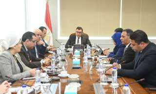 وزير الإسكان يتابع الاشتراطات والضوابط والمعايير الخاصة بالإعلانات... وزير الإسكان يتابع الاشتراطات والضوابط والمعايير الخاصة بالإعلانات على الطرق العامة والمحاور