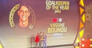 ياسين بونو يتوج بجائزة أفضل حارس مرمى في أفريقيا 2025 بحضور أساطير القارة