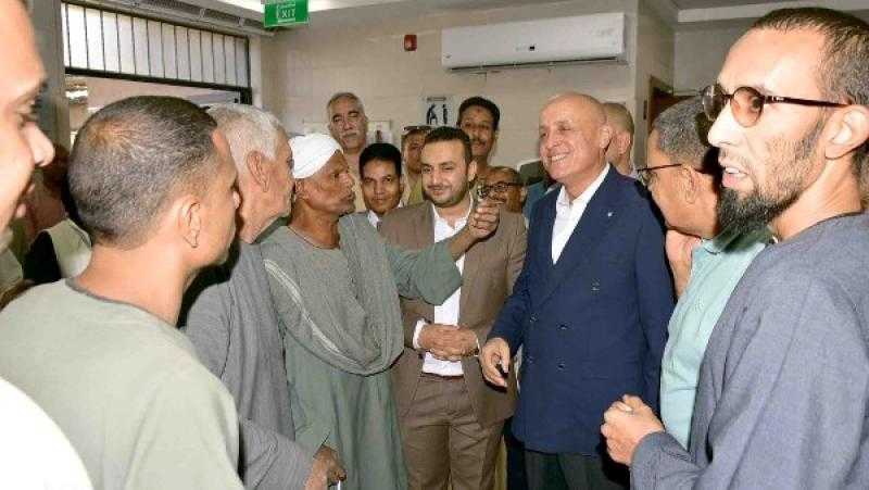 محافظ الأقصر يوجه بتحسين خدمات الغسيل الكلوي وتوفير الأدوية بإسنا
