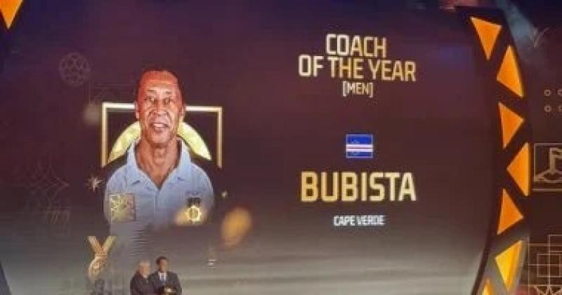 بيدرو بوبيستا يتوج بجائزة أفضل مدرب في إفريقيا 2025