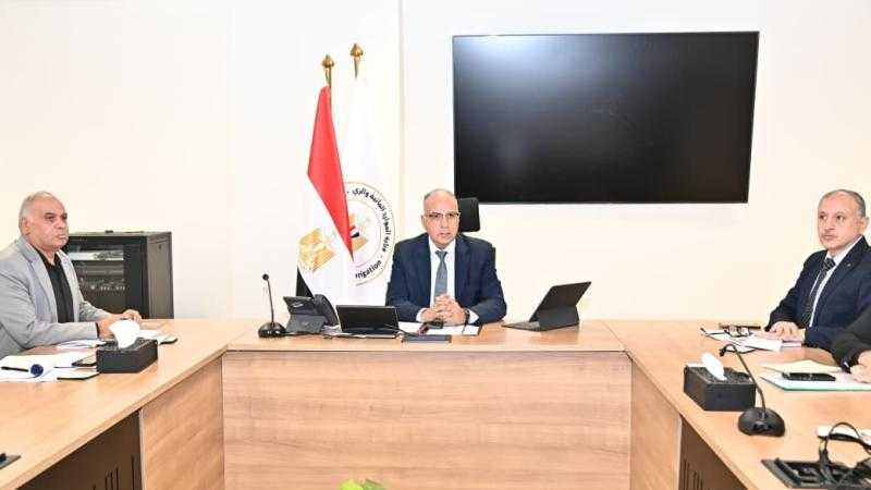 وزير الري يتابع حالة منظومة الصرف الزراعي