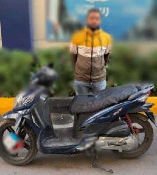 ضبط قائد دراجة نارية تسبب في إصابة سيدة بالإسكندرية