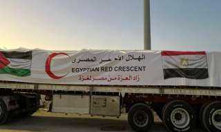 قافلة «زاد العزة» الـ77 تدخل إلى الفلسطينيين بقطاع غزة