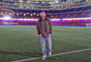 فونت يضع ميسي في قلب مشروعه: «لن نكتفي بتمثال.. أول مكالمة ستكون له»