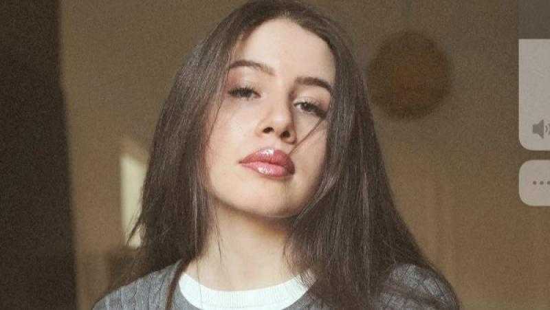 البلوجر سلمى عبد العظيم تثير الجدل بعد قرار خلع الحجاب