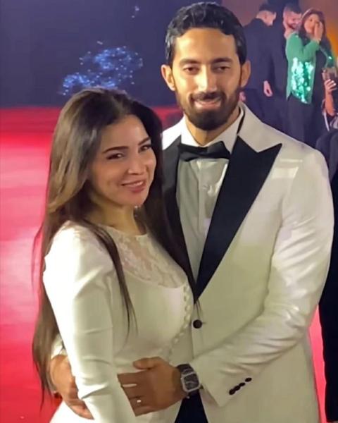 بإطلالة بيضاء..مى عز الدين وزوجها أحمد تيمور فى أول ظهور رسمى