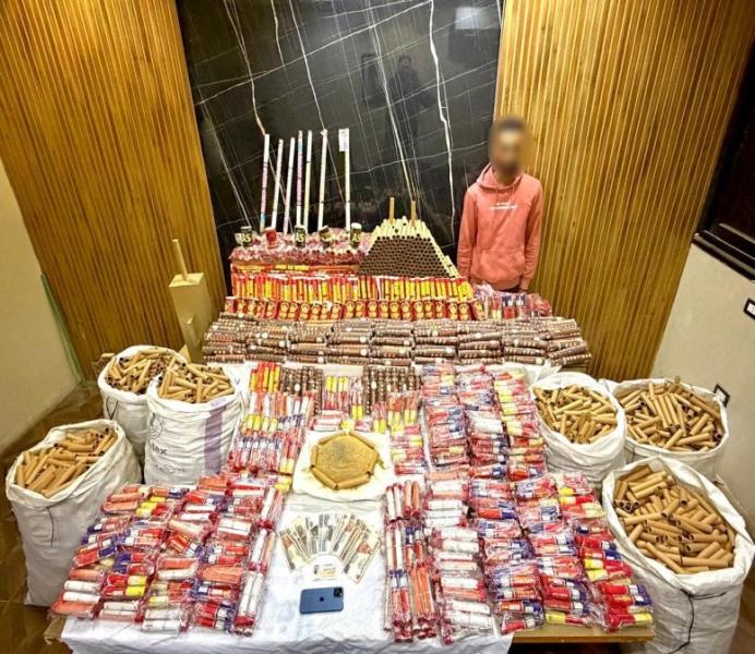 ضبط شخص بالقليوبية لتصنيع وترويج الألعاب النارية عبر مواقع التواصل الاجتماعي