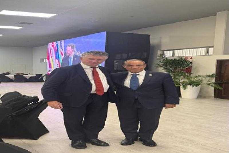 وزير الخارجية يلتقى مع مستشار الأمن القومي البريطاني على هامش قمة العشرين