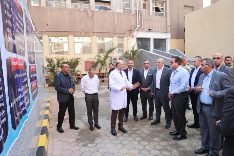 جولة وزير الصحة في مبنى العيادات الخارجية بمستشفى الجمهورية التعليمي