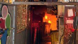 حريق مفاجئ يلتهم مبنى سكنيا في تل أبيب