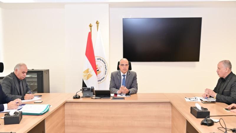 وزير الري خلال الاجتماع