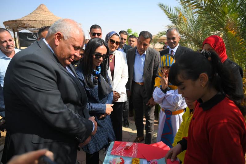 وزيرة التضامن خلال زيارتها للوادي الجديد