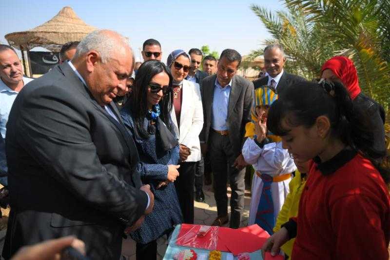 وزيرة التضامن الاجتماعي تصل الوادي الجديد لتفقد عدد من المشروعات التنموية