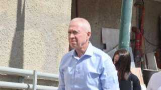 تهديد أمني خطير يجبر وزير الدفاع الإسرائيلي السابق على مغادرة منزله منذ عام