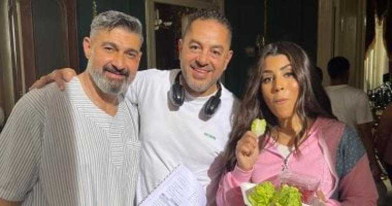 بالجلابية..ياسر جلال ينشر كواليس مسلسل “كلهم بيحبوا مودي” قبل رمضان