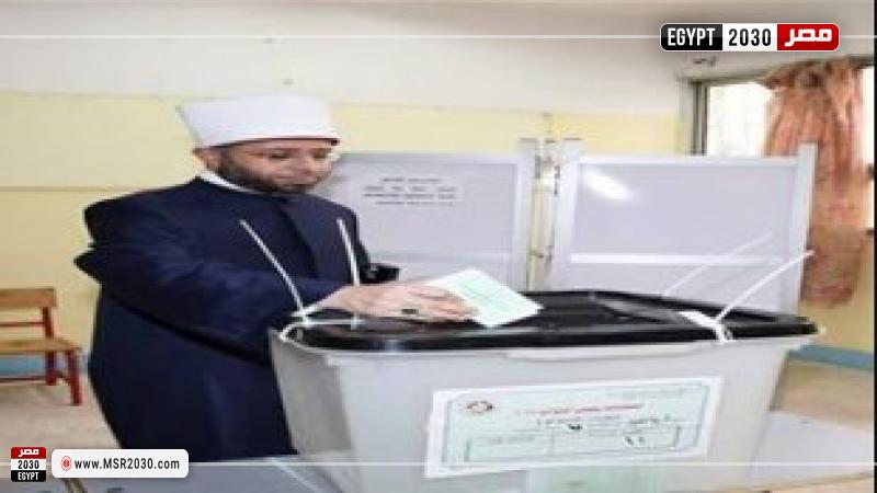 وزير الأوقاف يدلي بصوته في انتخابات مجلس النواب
