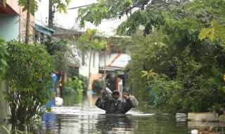 فيضانات تايلاند تغلق السكك الحديدية والطرق السريعة في عدة مقاطعات جنوبية