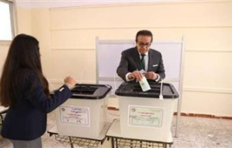 نائب رئيس الوزراء يدلي بصوته في انتخابات مجلس النواب