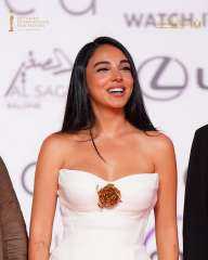 سلمى أبو ضيف تثير الجدل بسعر فستانها الأخير