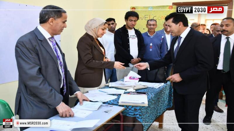 وزير الرياضة يدلي بصوته في انتخابات مجلس النواب