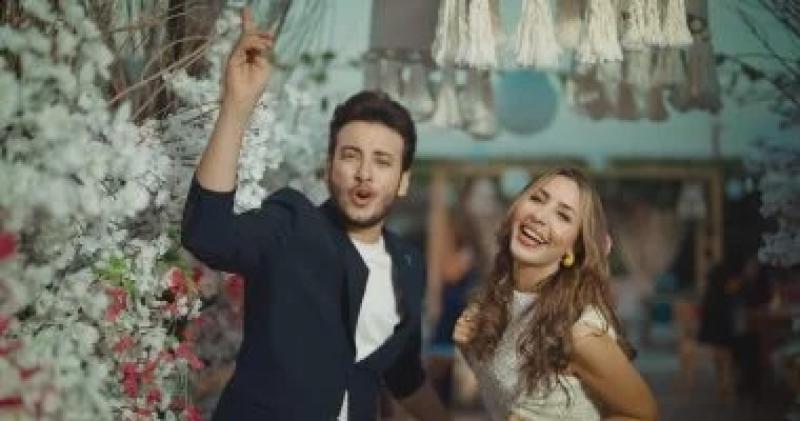 جنات والحسن عادل يشاركان في كليب جديد بعنوان ”الليلة حلوة”