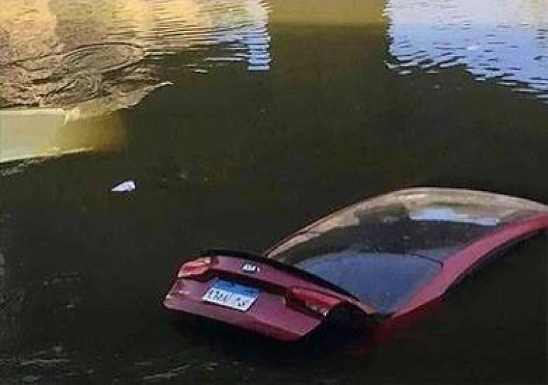 مصرع شخص وإصابة 4 إثر انقلاب سيارة في الترعة بأسيوط