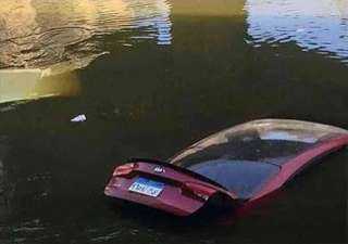 مصرع شخص وإصابة 4 إثر انقلاب سيارة في الترعة بأسيوط