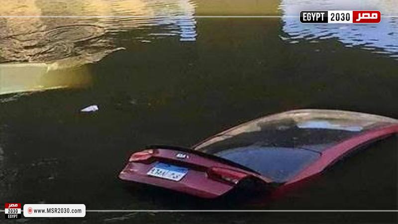 انقلاب سيارة في الترعة 