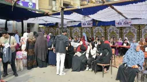 ضبط شخصا قبل توزيعه أموالا بمحيط لجان فى... ضبط شخصا قبل توزيعه أموالا بمحيط لجان فى أبو حمص