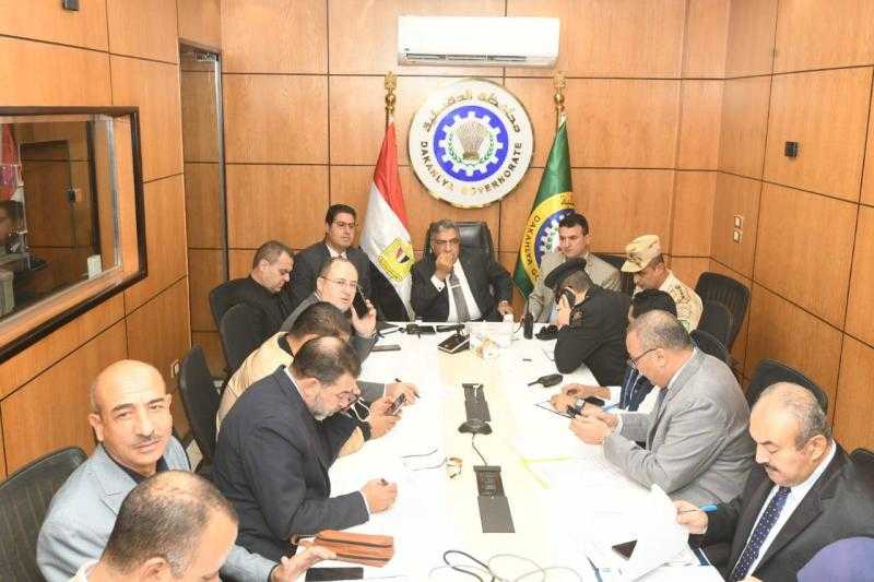 محافظ الدقهلية يتابع سير العمل باللجان الانتخابية عبر الشبكة الوطنية للطوارئ والسلامة