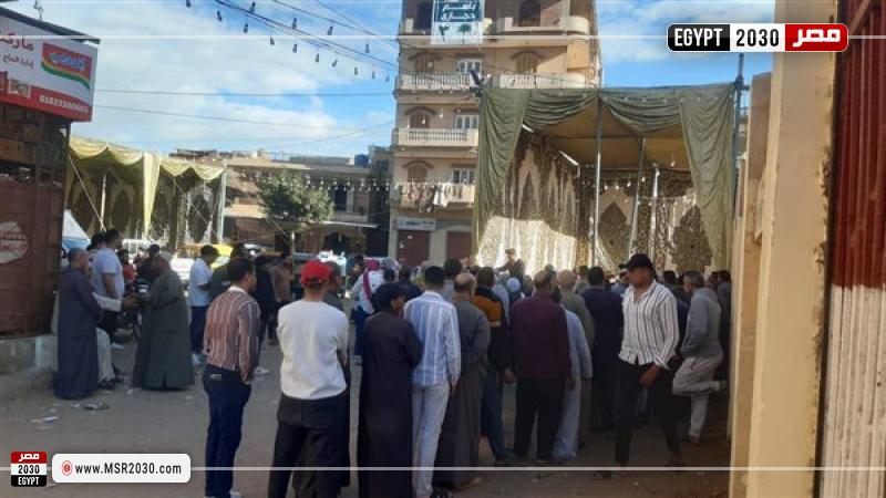 الناخبون أمام إحدى لجان الانتخابات