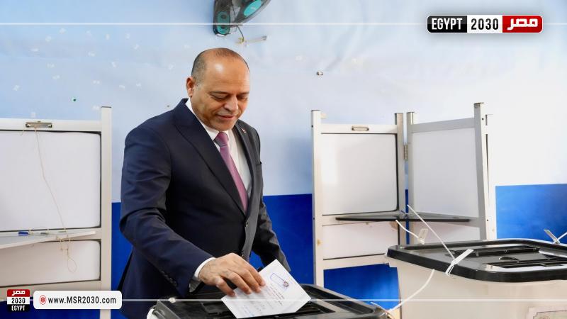 وزير العمل يدلي بصوته في انتخابات مجلس النواب