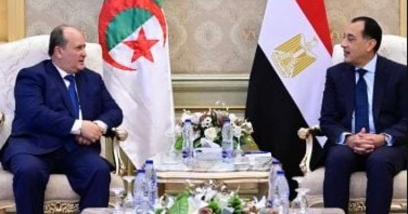 رئيس الوزراء ونظيره الجزائري