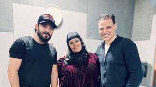 أحمد زعيم يروج لأحدث أعماله ”بره هالله هالله” مع الحاجة نبيلة