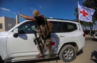 جيش الاحتلال يعلن تسلم الصليب الأحمر جثة أسير في غزة