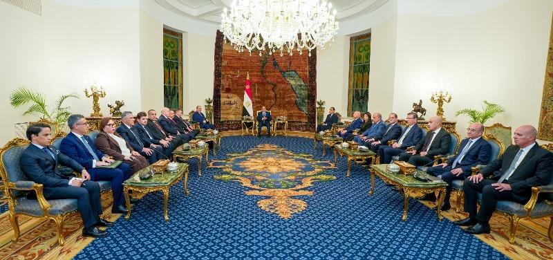 الرئيس عبد الفتاح السيسي يستقبل الوزير الأول للجمهورية الجزائرية