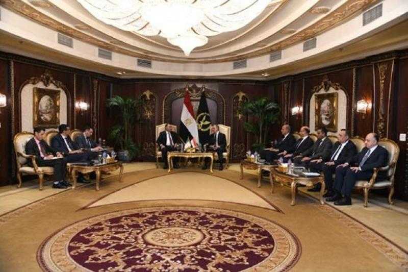 وزير الداخلية يبحث مع نظيره الجزائري تعزيز التعاون الأمني ومكافحة الإرهاب