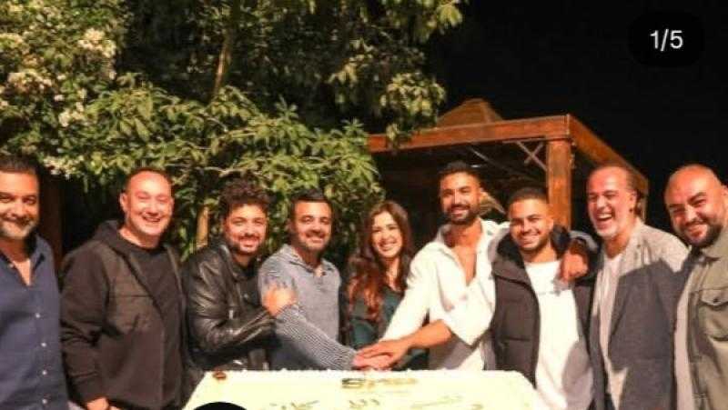 ياسمين عبد العزيز تشارك صور كواليس مسلسلها الجديد ”و ننسي”