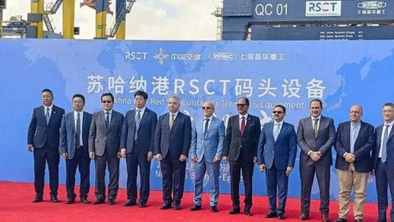 تسليم 24 وحدة من معدات مناولة الحاويات بمحطة شركة البحر الأحمر