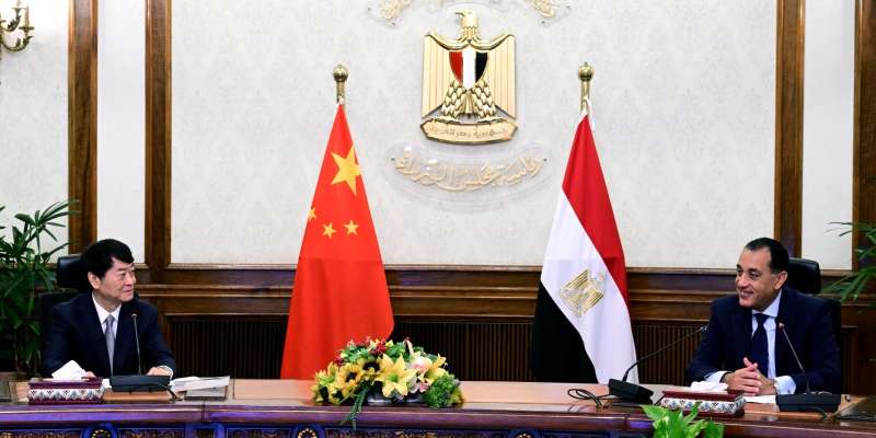 الدكتور مصطفى مدبولي مع مو هونج